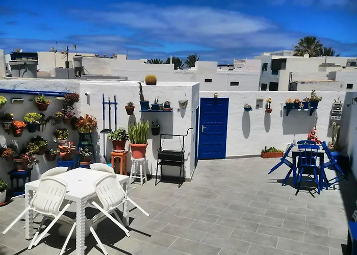 Cozy House In El Golfo + Terrace