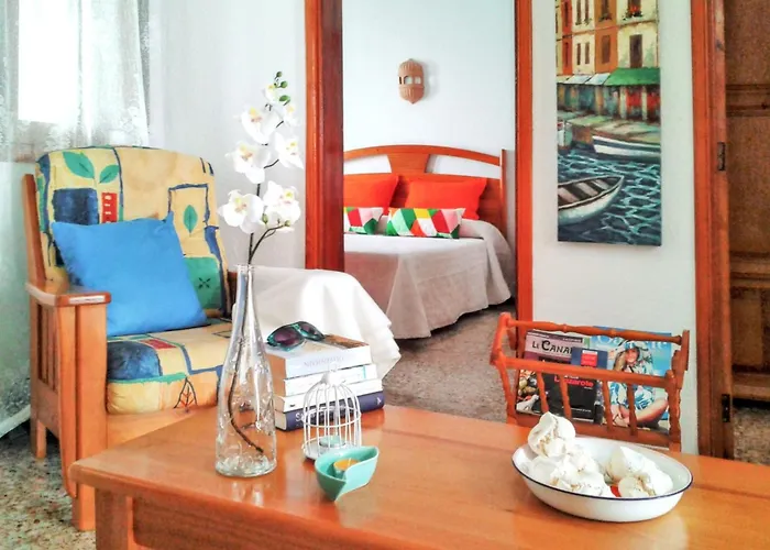 Cozy House In El Golfo + Terrace