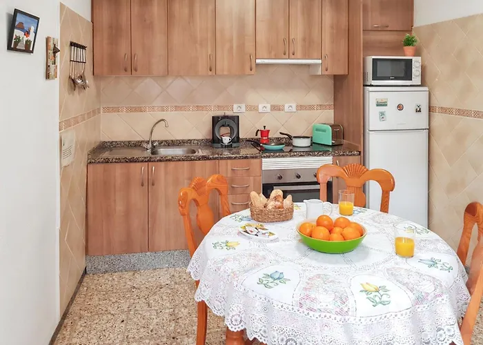 Cozy House In El Golfo + Terrace
