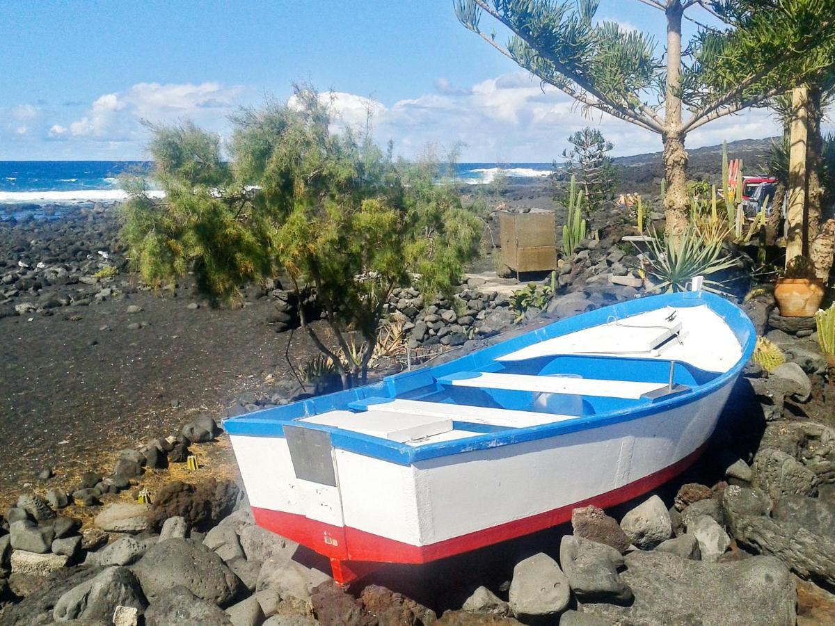 Cozy House In El Golfo + Terrace