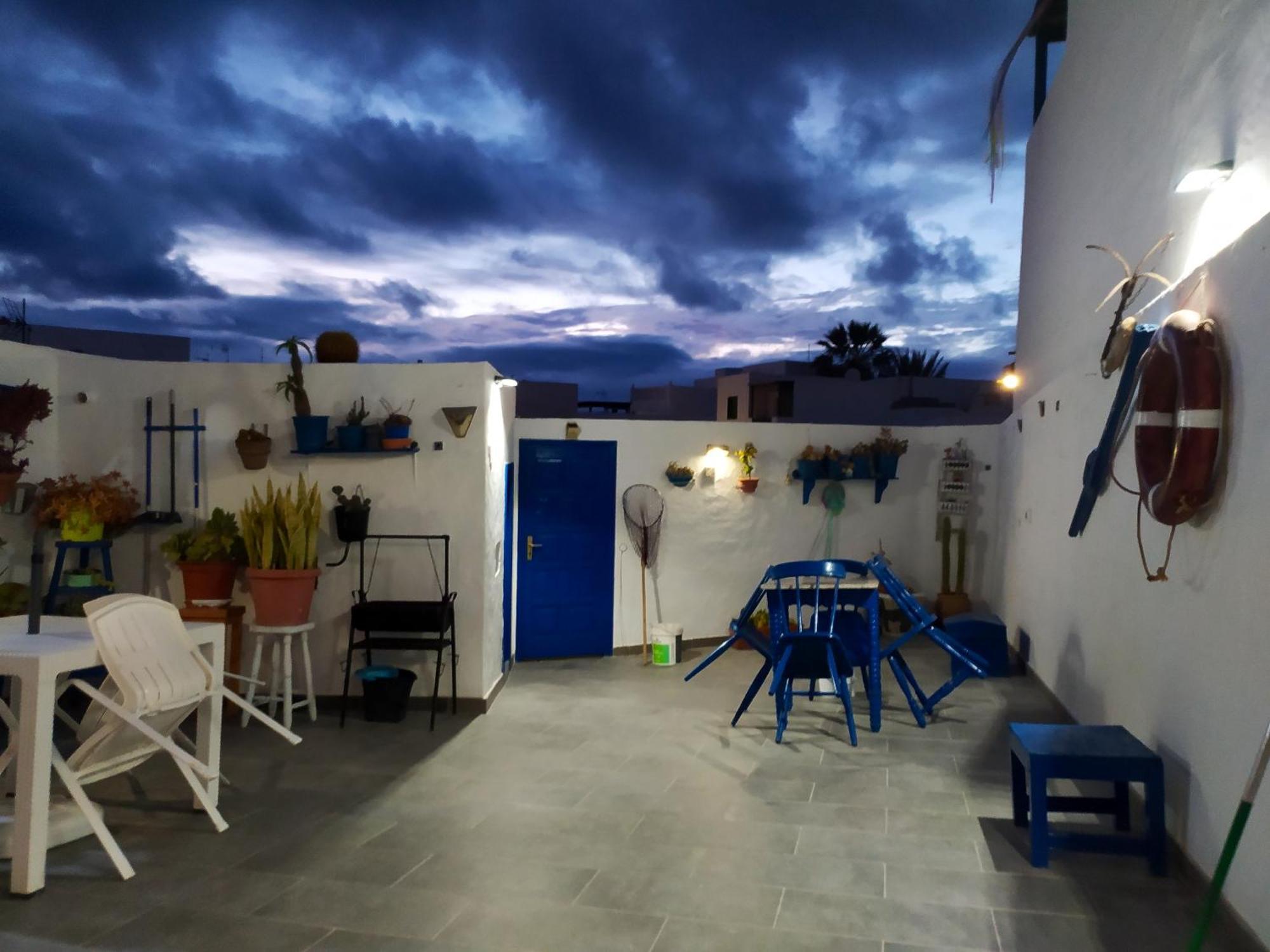 Cozy House In El Golfo + Terrace Ferienhaus